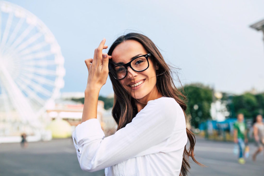 Okulary korekcyjne to nie tylko narzędzie poprawiające wzrok, ale również modny dodatek, który może podkreślić nasz styl i osobowość.